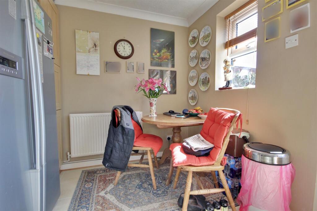 Westlands Way, Leven, Beverley photo 5