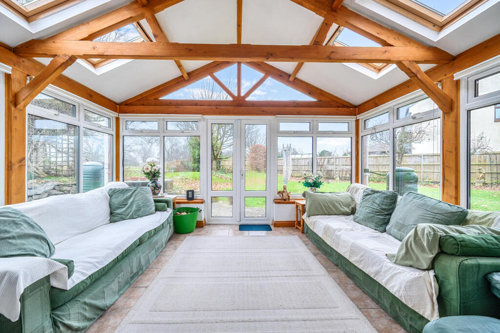Chestnut Close, Rowde, Devizes photo 3