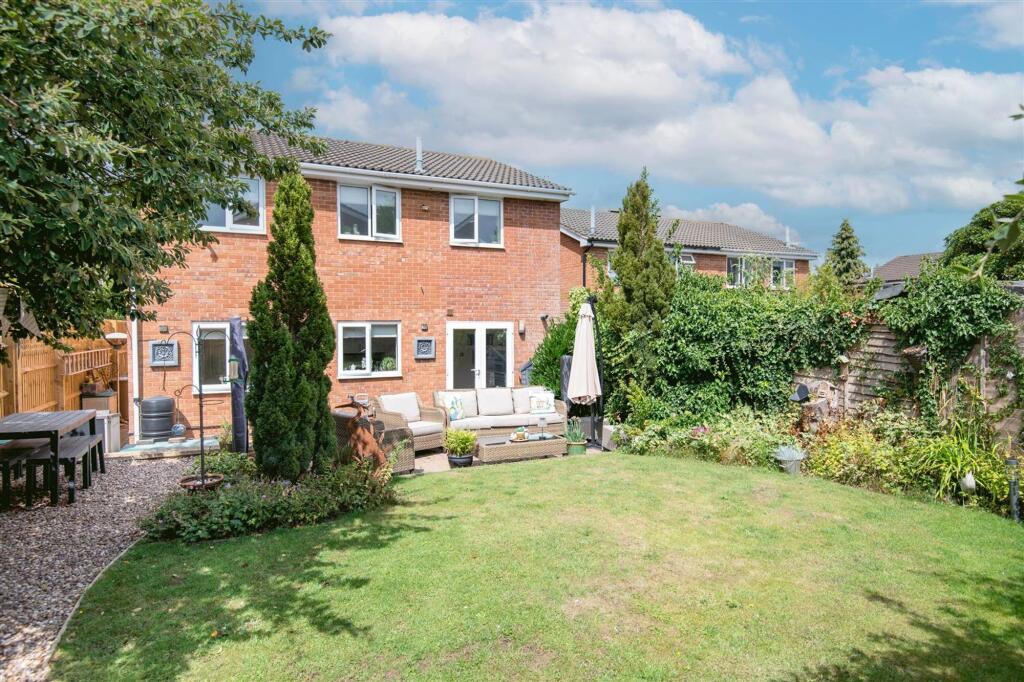 House in Wellingborough, Glenvale Park - View 2