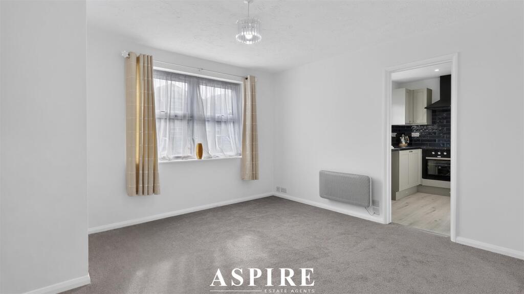 Apartment in Southend-on-Sea - View 4