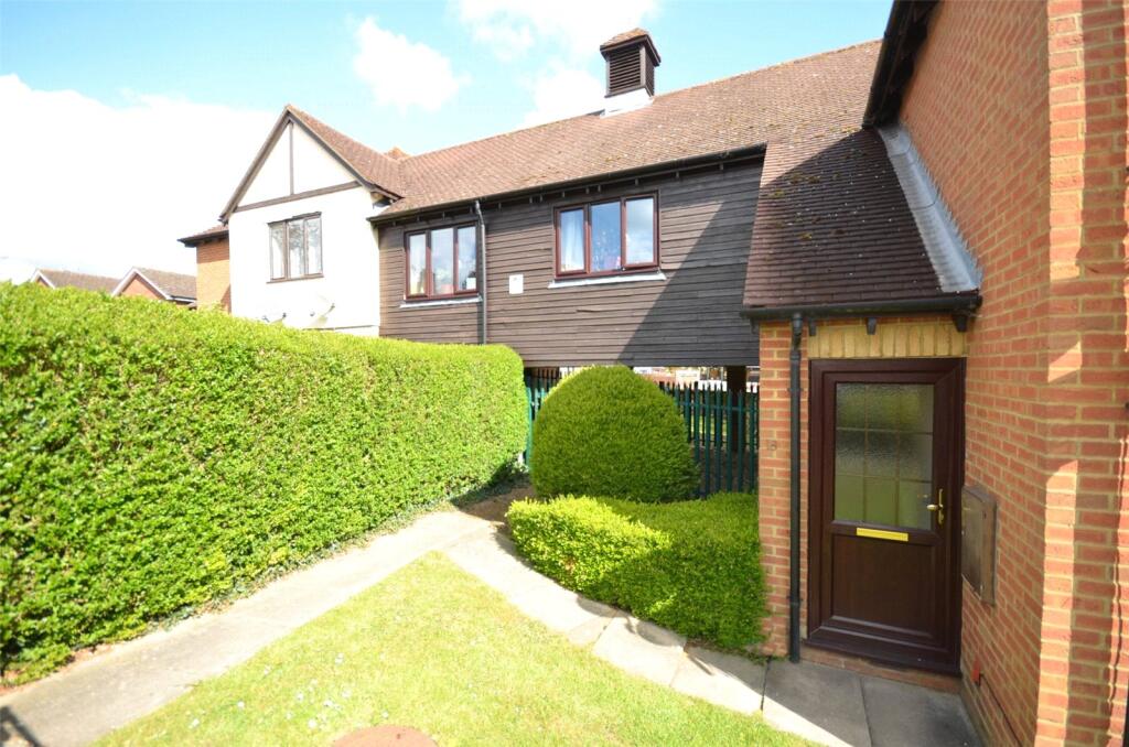 2-bed maisonette on Griffiths Acre, Stone, Aylesbury, £210,000