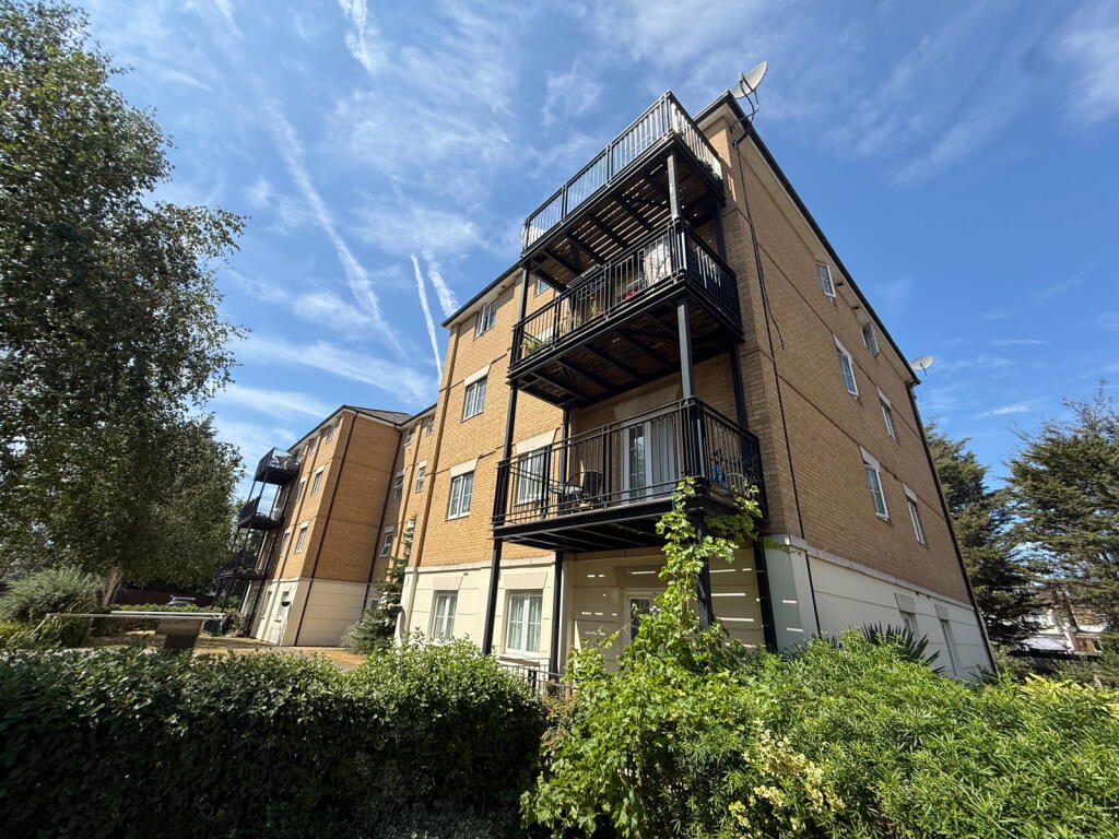 Apartment in Ilford - View 2