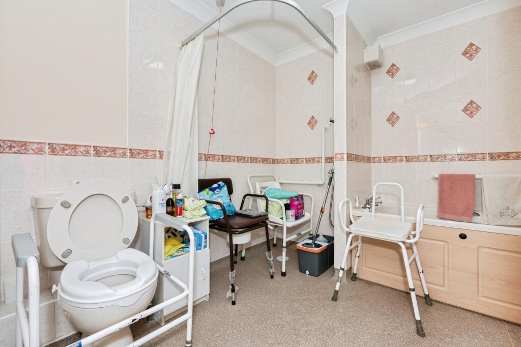 Apartment in Gravesham, Windmill Hill - More