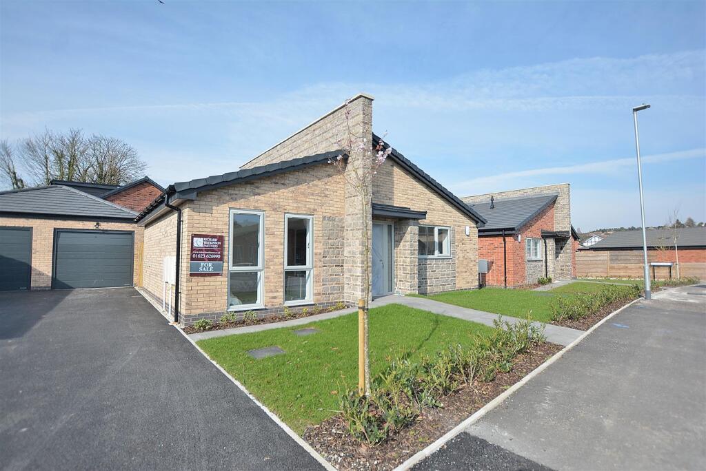 House in Mansfield, Nottinghamshire - View 3