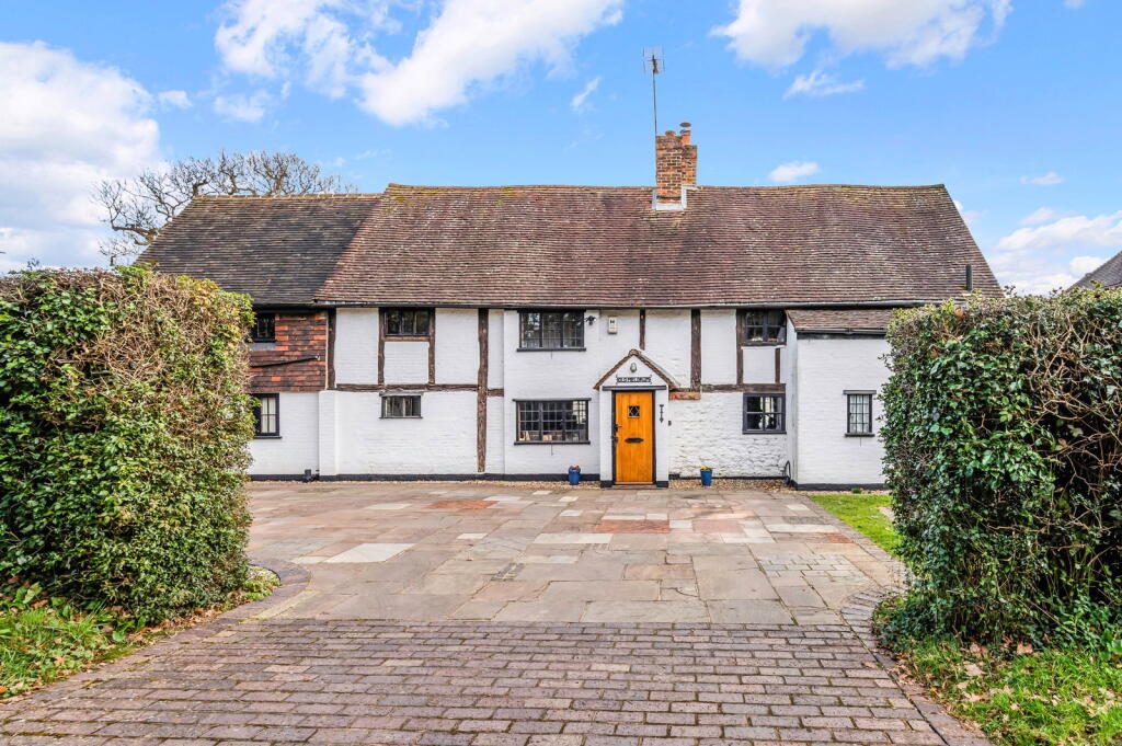 Main image of property: Meldrum Close, Oxted, Surrey, RH8 9BY