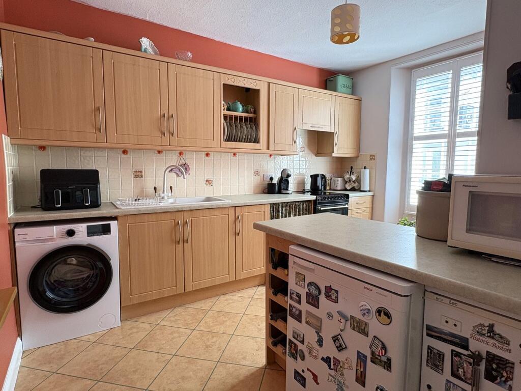 6 Fore Street, Seaton, Devon, EX12 photo 4