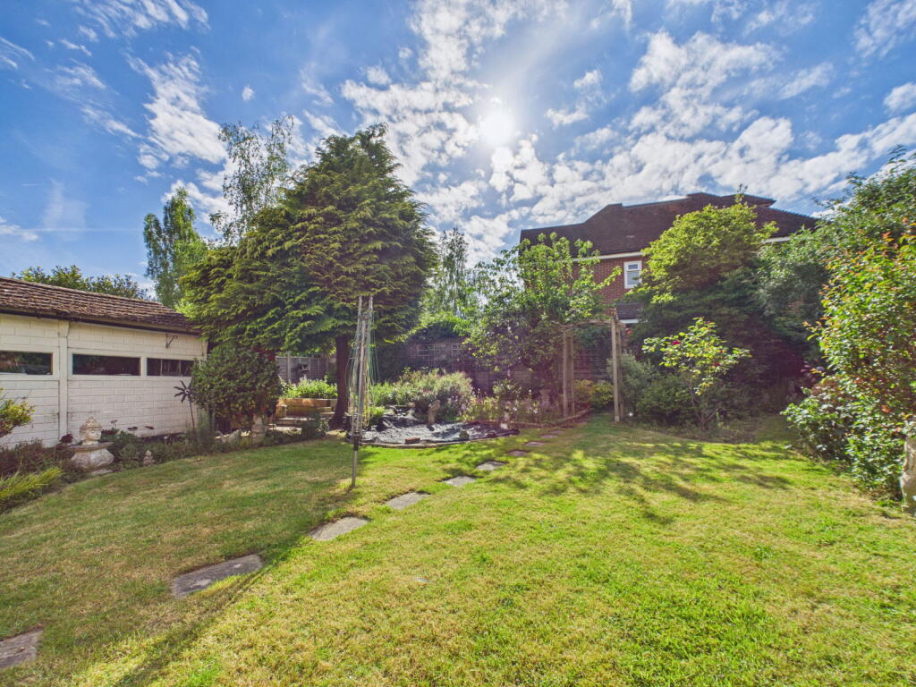 Laggan Road, Maidenhead, SL6 - More