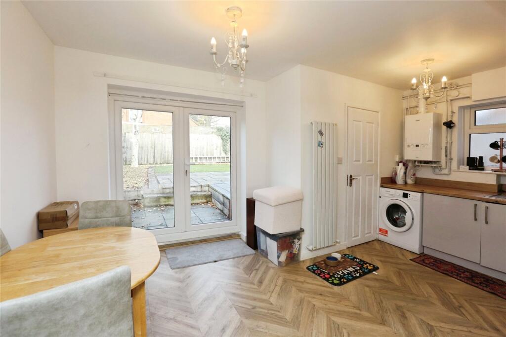 House in Fareham, Locks Heath - View 4
