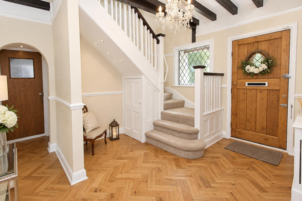 House in London, Woodcote, Woodcote Green - View 5