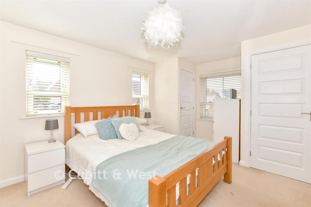 House in Portsmouth - More