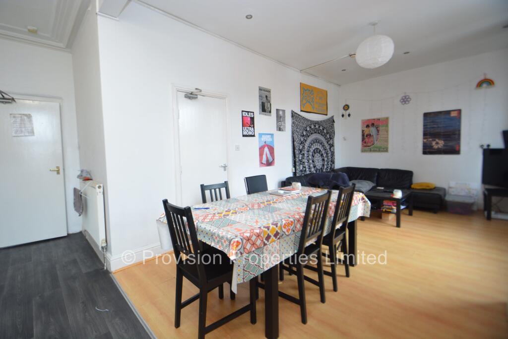 6 bedroom detached house for rent