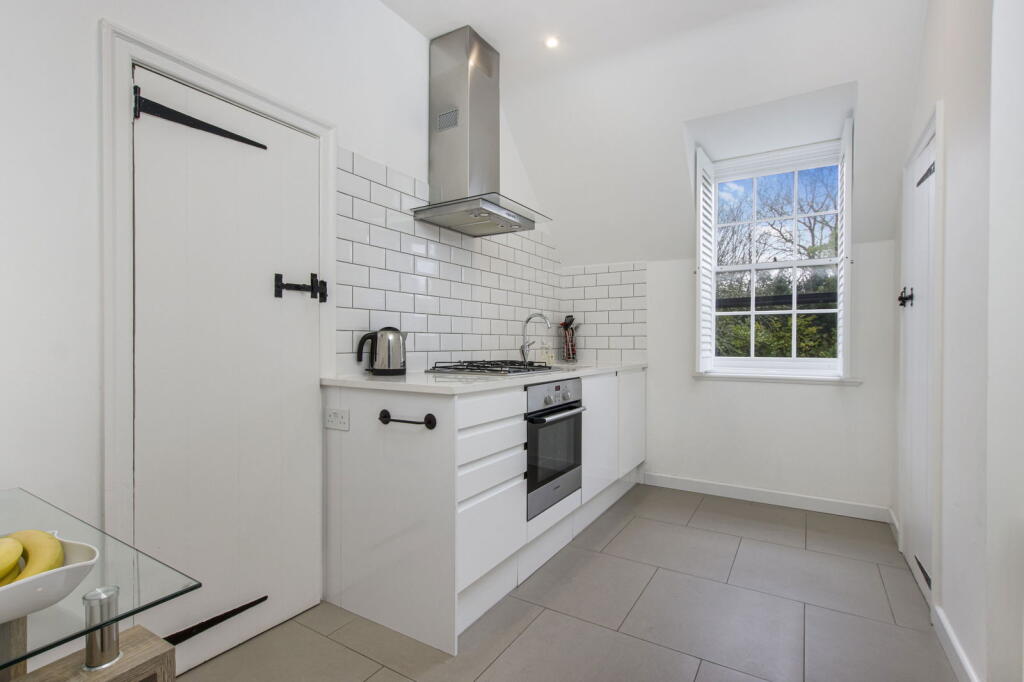 Adelaide Cottages, Homesfield, NW11 photo 3