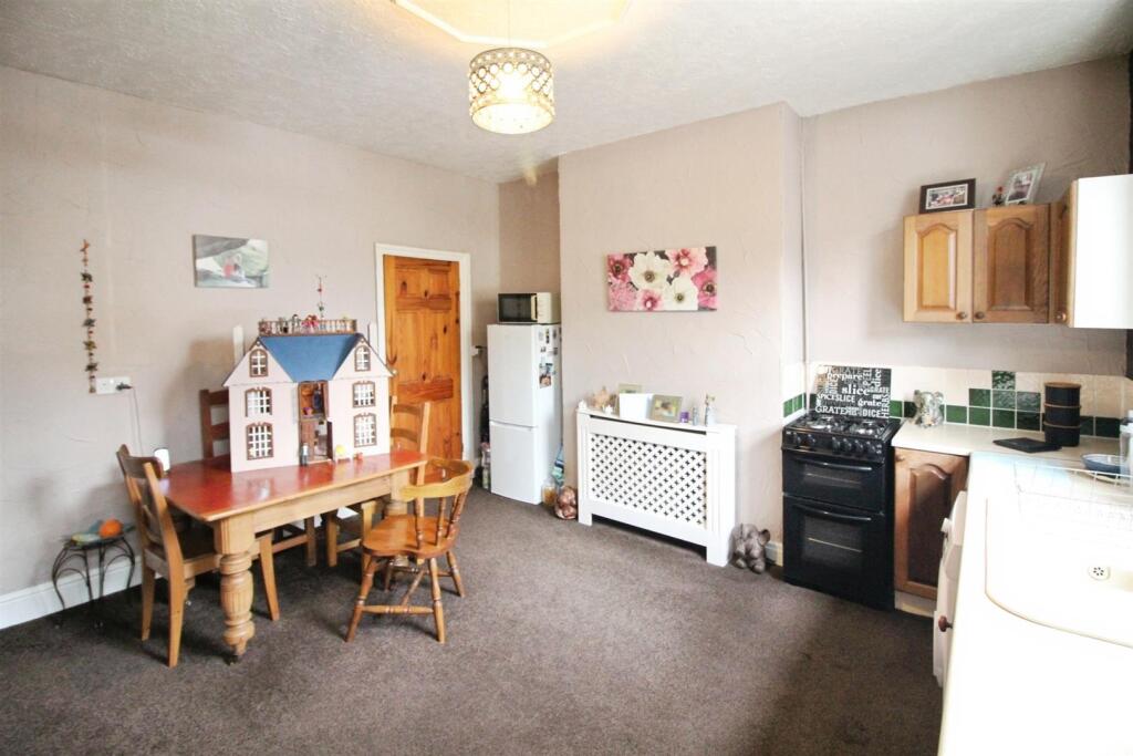 House in Wakefield - View 3