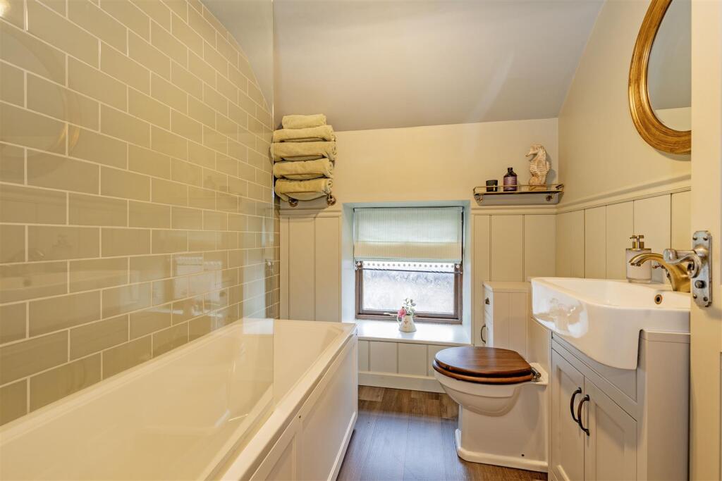 Royal Oak Mews, The Dale, Stoney Middleton, Hope Valley - More