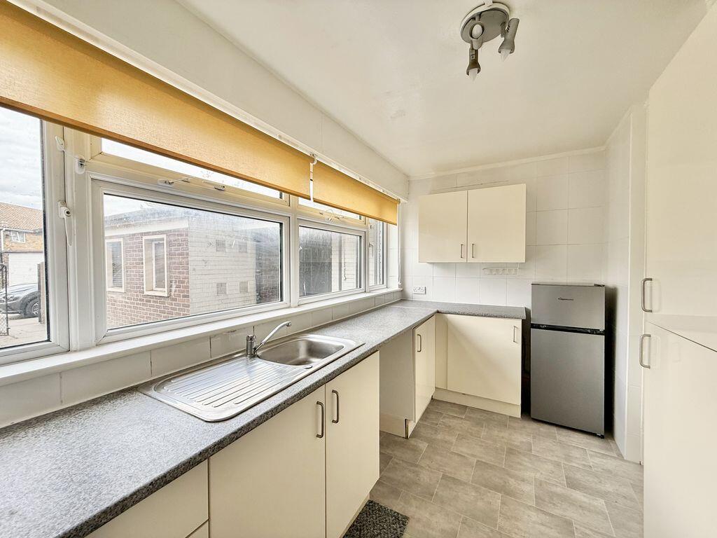 Apartment in Romford - View 5