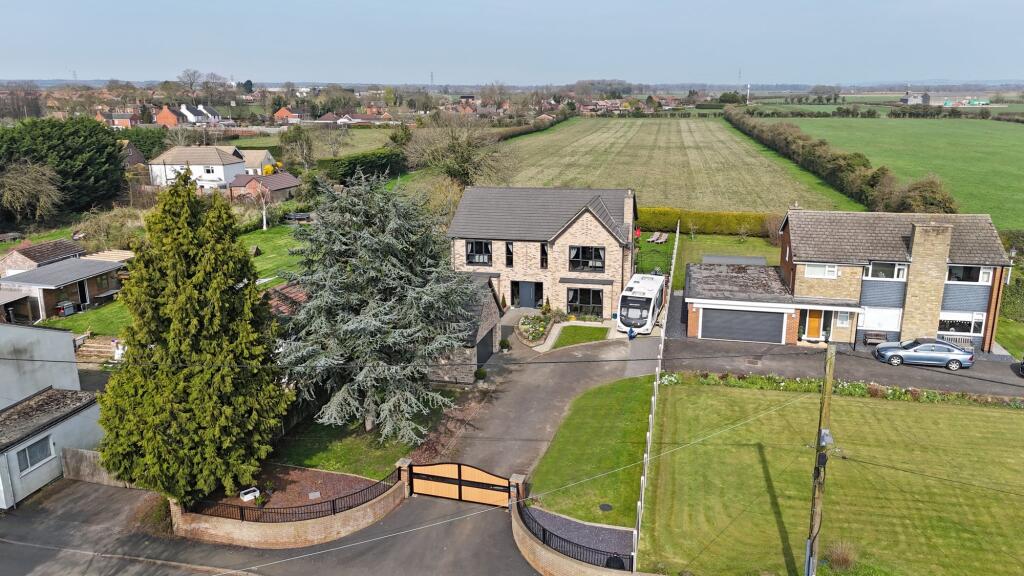 Main image of property: Beckside, Hibaldstow, DN20