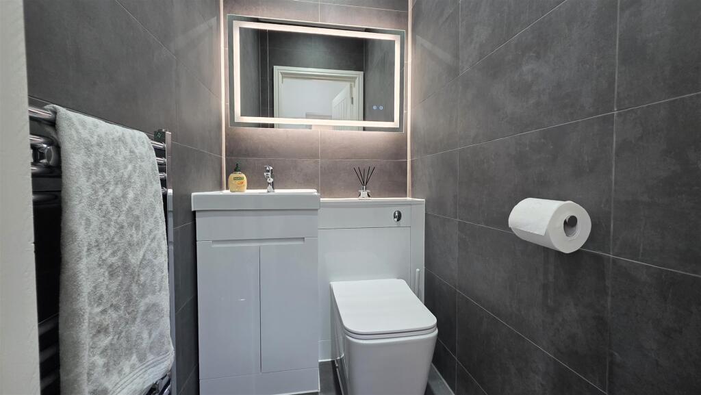 House in Southall - View 5