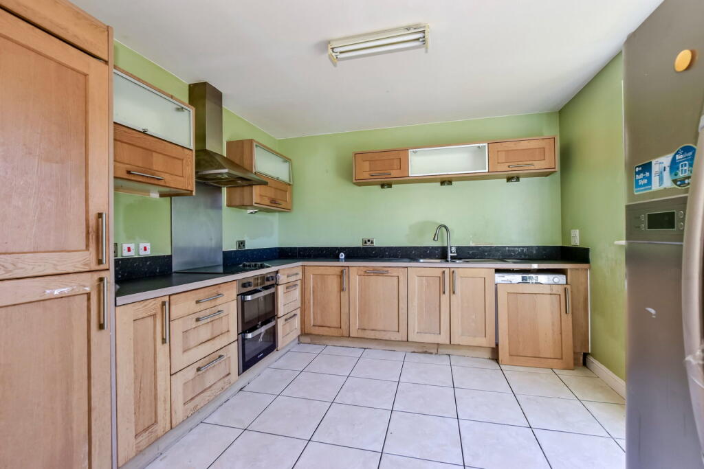 Apartment in Watford - More