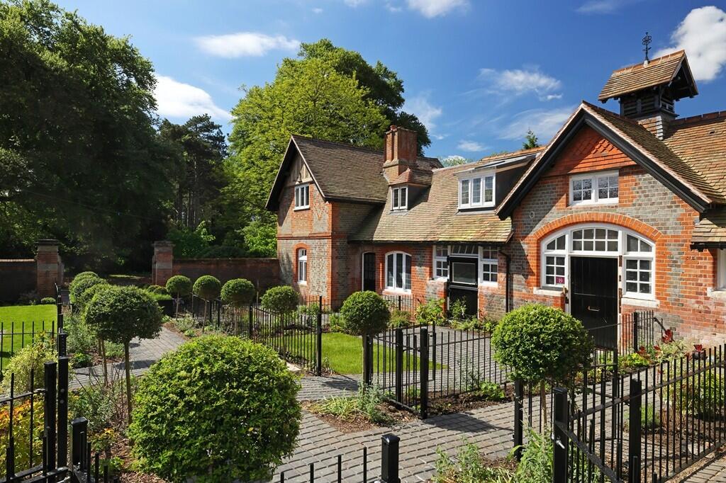 Main image of property: Joyce Grove,
Nettlebed,
RG95DF