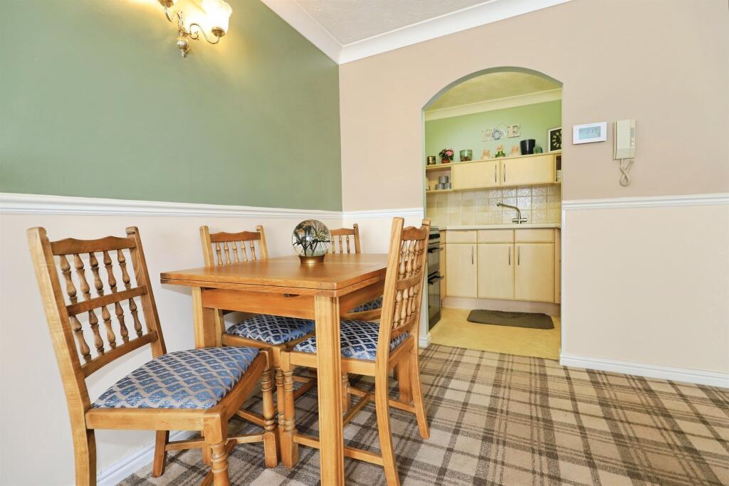 Apartment in Wolverhampton, West Midlands - View 5