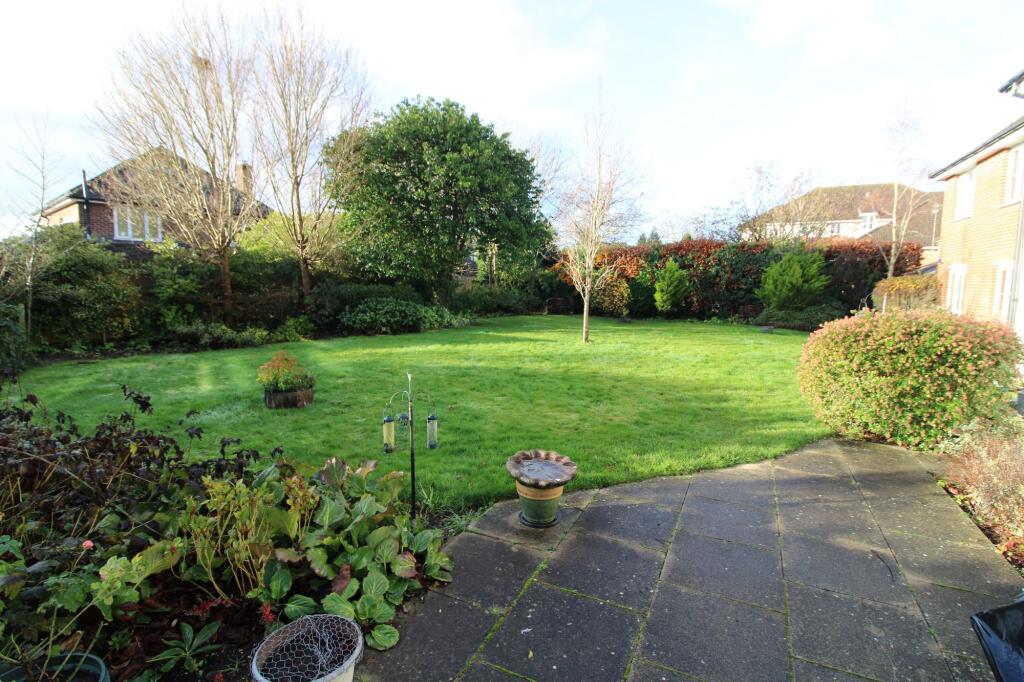 Apartment in Widmer End, Hazlemere - View 4