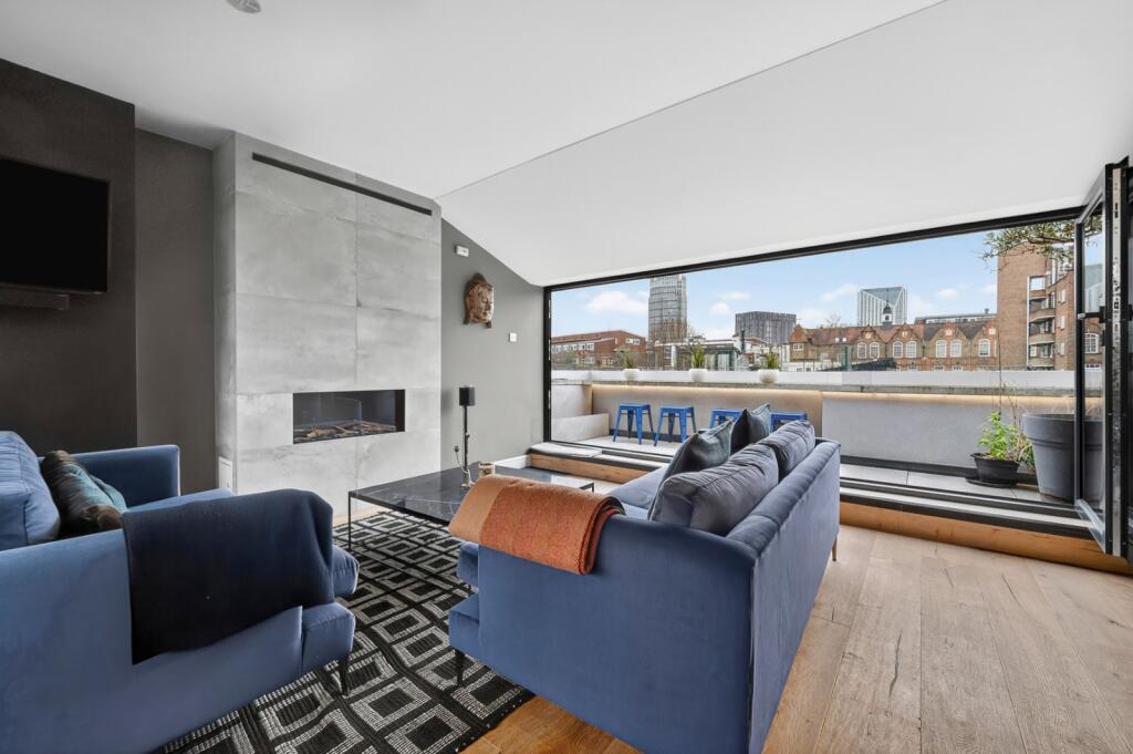 House in London, South Bank, Waterloo - View 2