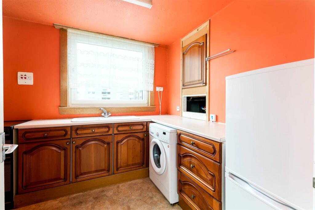 Calder View, Sighthill, Edinburgh, EH11 - More