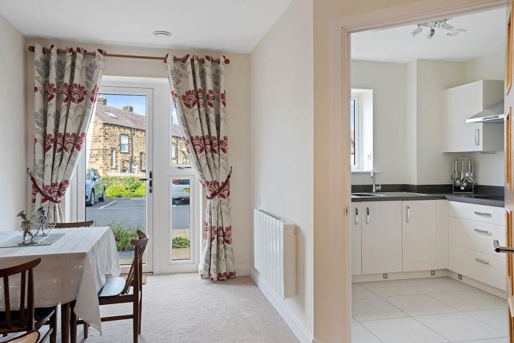 Apartment in Bradford, Middleton Estate, Ilkley - View 3