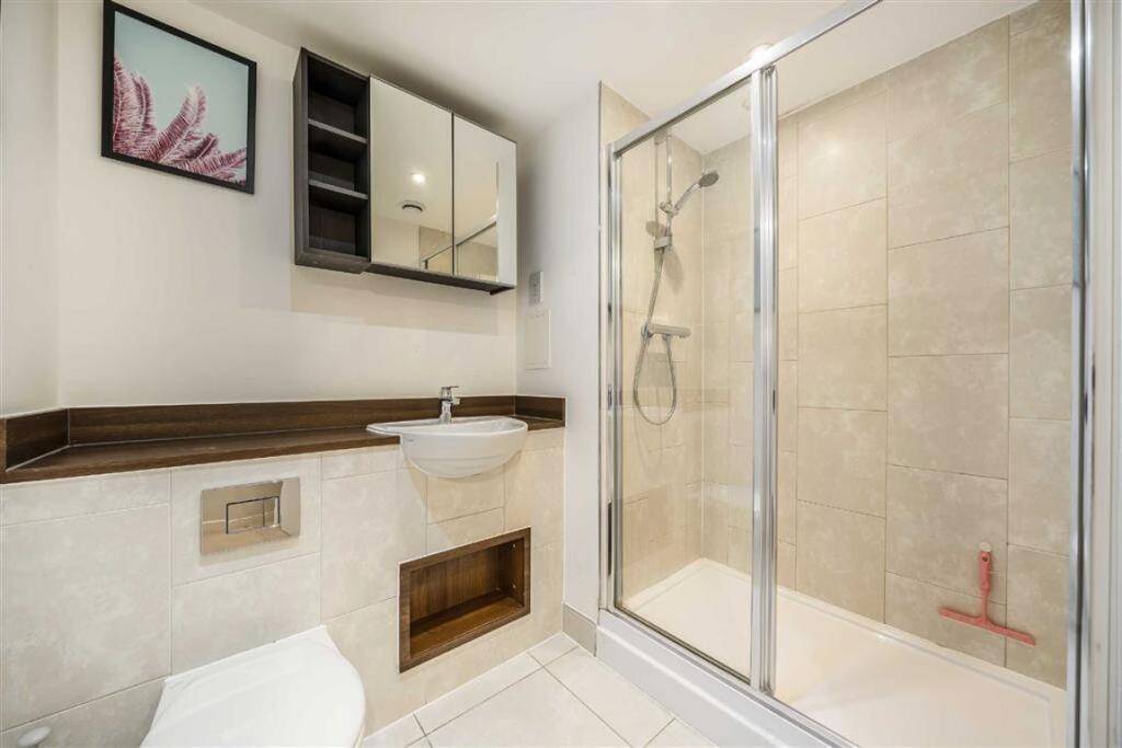 Apartment in London - View 5