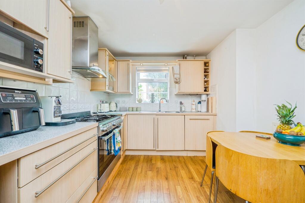 House in Cardiff, Penylan - More