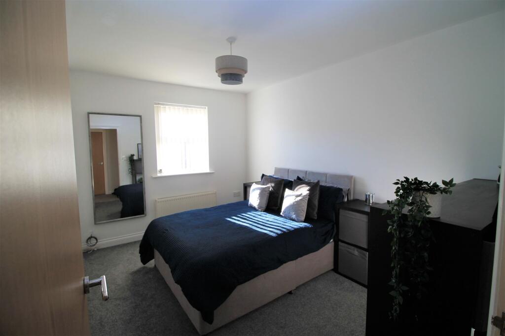 Apartment in Newcastle upon Tyne - View 4