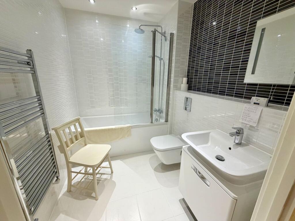 Apartment in Poole, Longfleet - More