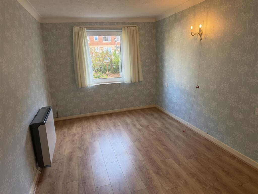Apartment in Maidstone, Kent - View 5