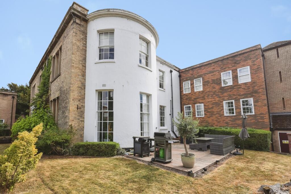 Apartment in Worcester, Worcestershire - View 4