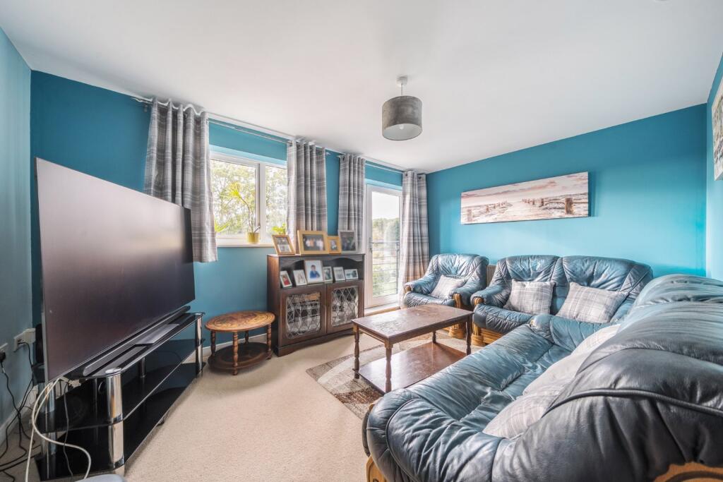 Hinkler Road, Thornhill, Southampton, Hampshire, SO19 photo 2