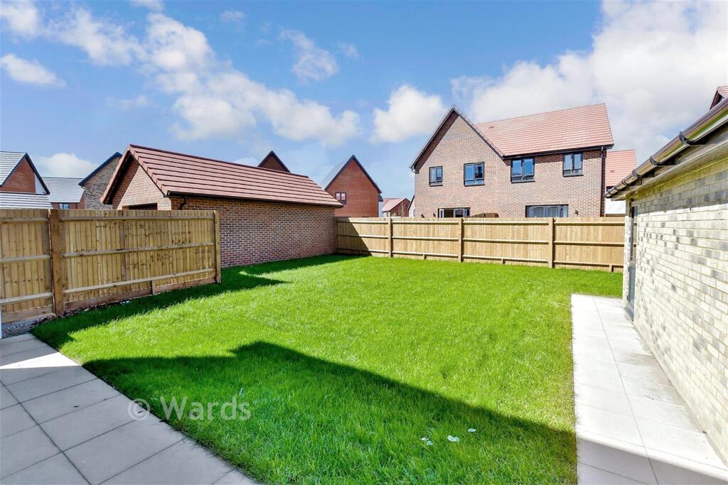 Dogwood Close, Faversham Lakes, Faversham, Kent photo 4