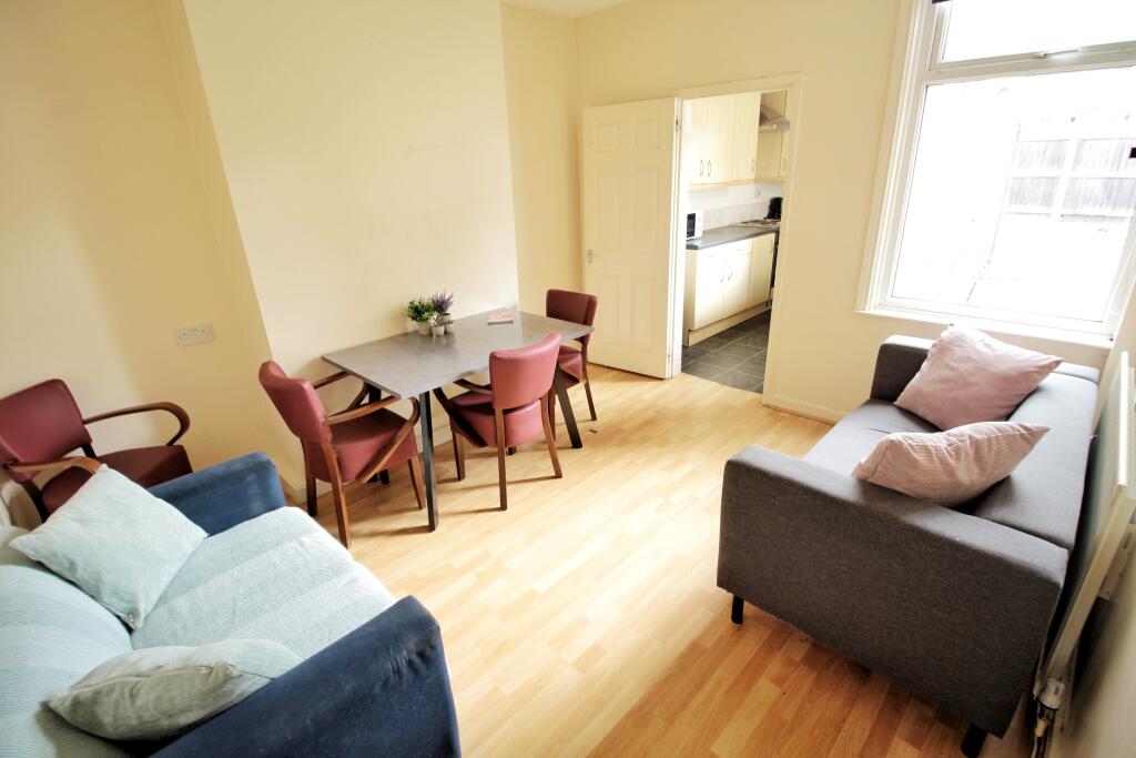 House in Lincoln, New Boultham - More