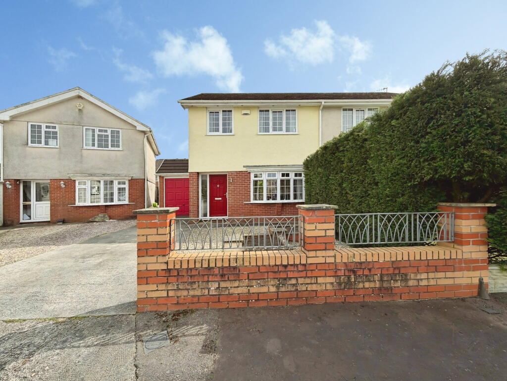 Main image of property: Clos Vernon Watkins, Gorseinon, Swansea, SA4 4DH