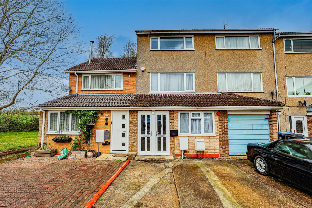 1-bed flat on Ninian Road, Hemel Hempstead, HP2, £200,000