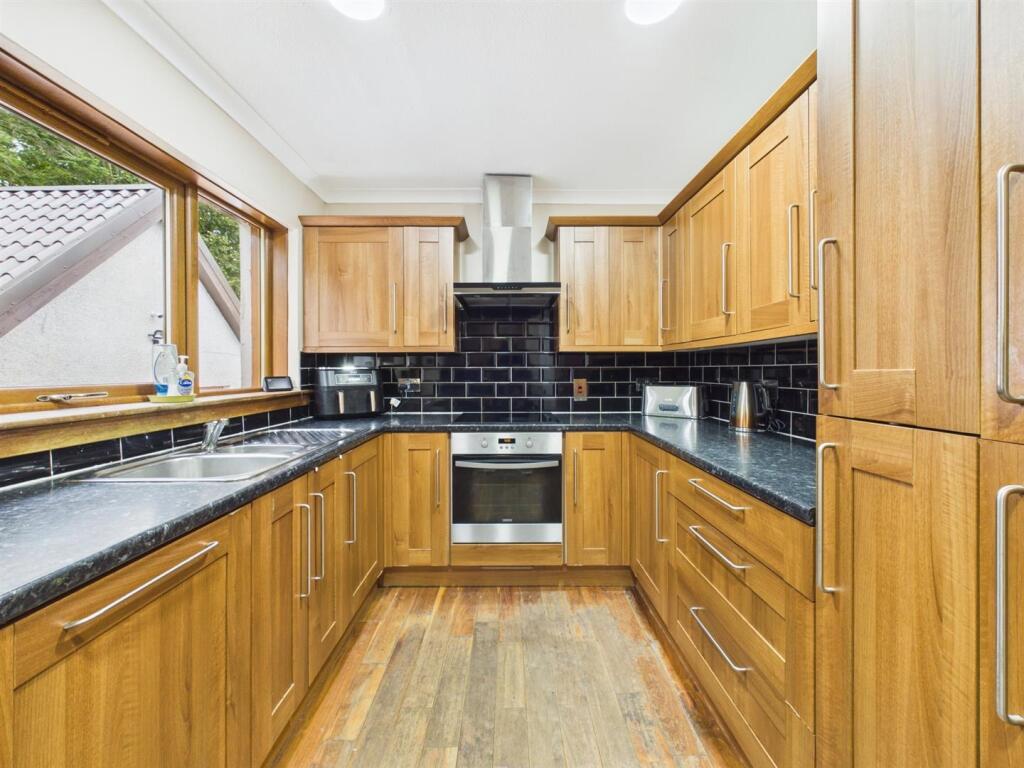 13 Hatton Place, Luncarty, PH1 3UY photo 4