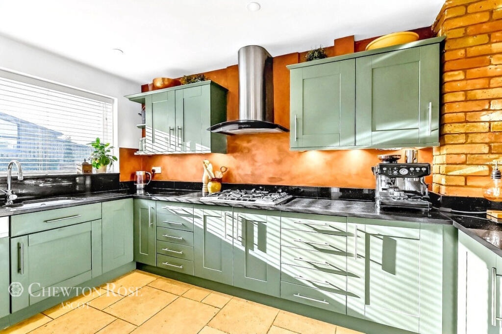 Burleigh Lane, Ascot photo 2