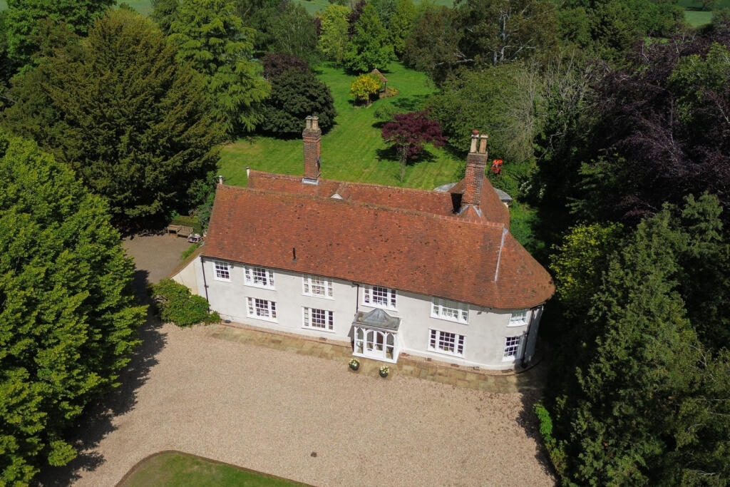 Main image of property: Parsonage Lane, Barnston, Dunmow, Essex, CM6