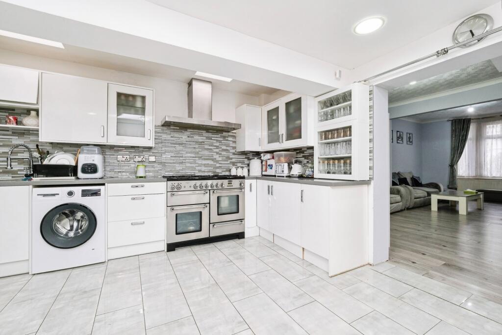 House in London, Plashet - View 5