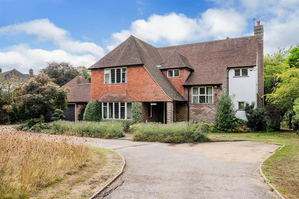 3-bed detached on High Road, Chipstead, £1,150,000