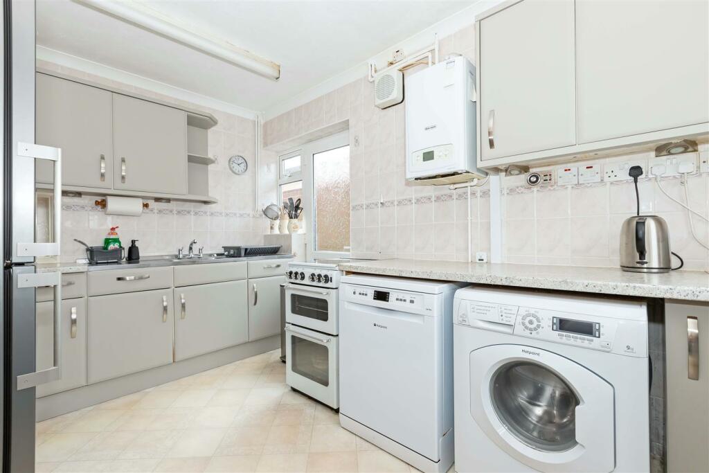 Nelson Road, Goring-By-Sea photo 4