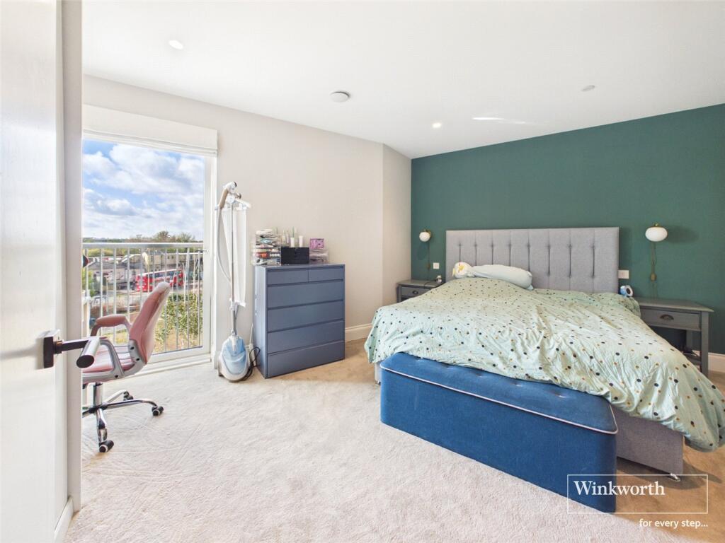Apartment in London, Millbrook Park, West Finchley - More