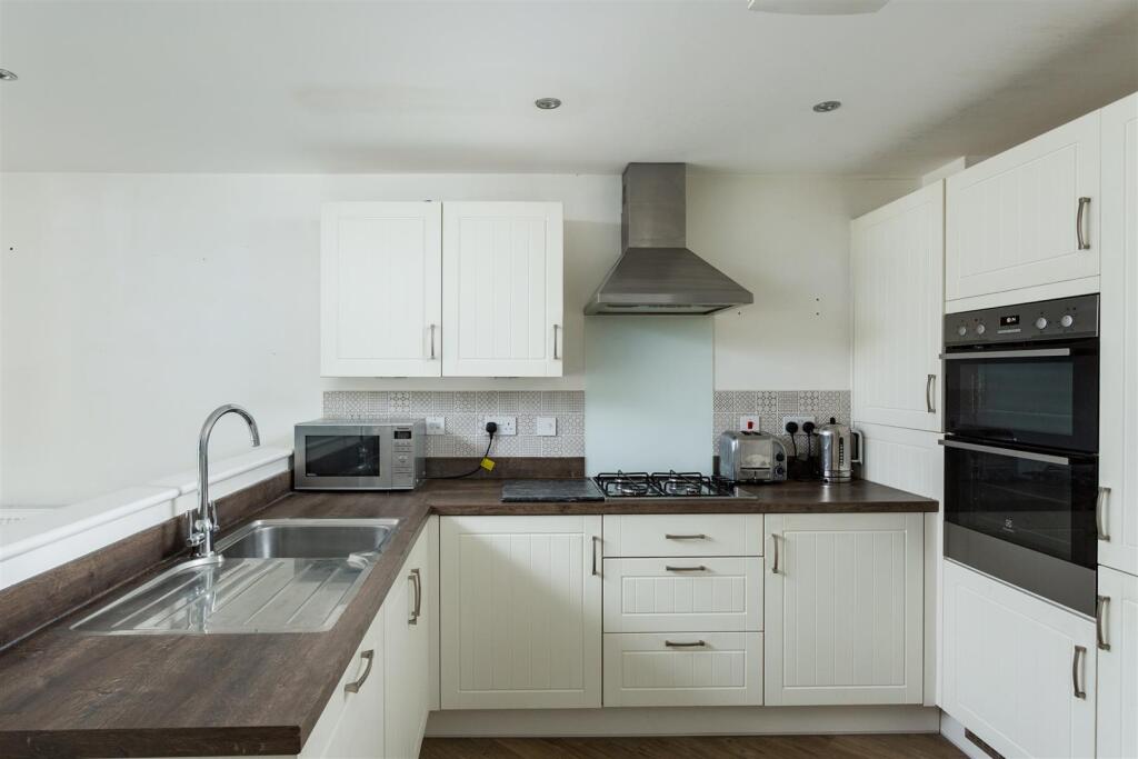 House in Leeds, Garnett Wharfe, Otley - More