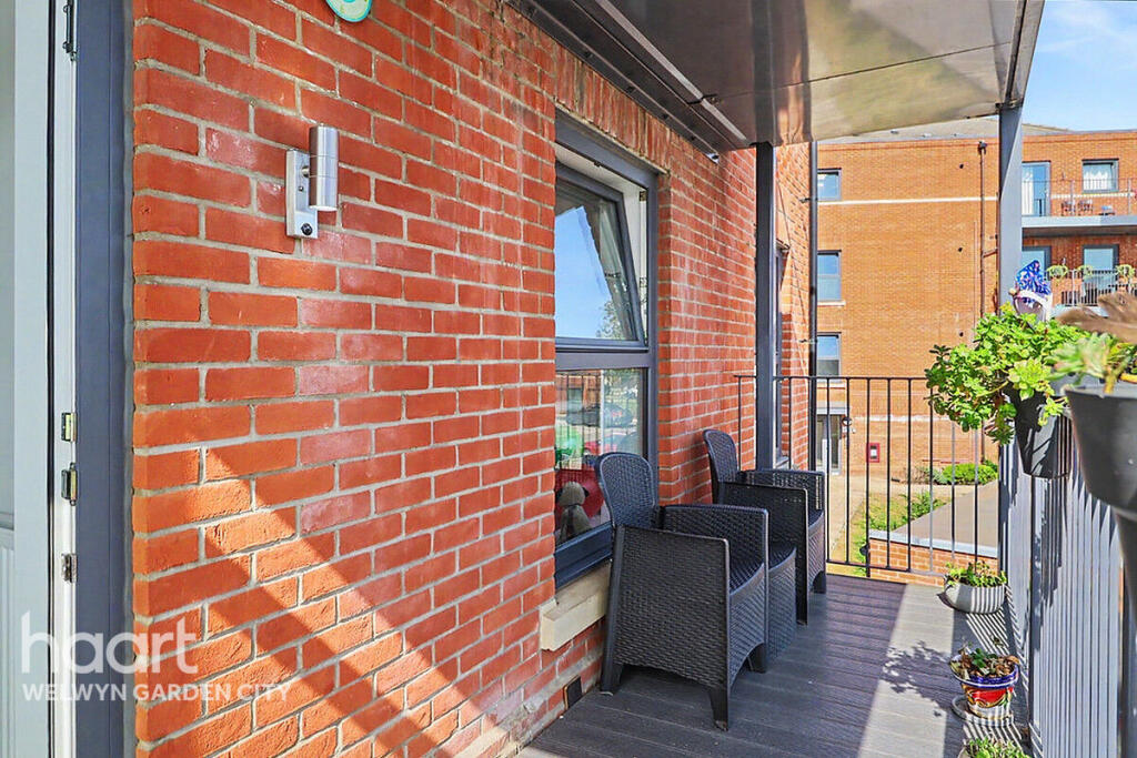 Apartment in Welwyn Hatfield, Peartree - More