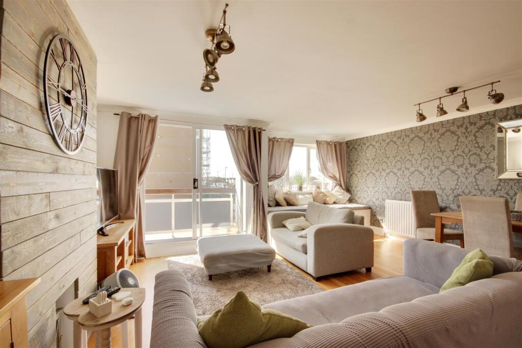 Apartment in Adur, Shoreham Beach, Shoreham-by-Sea - View 3