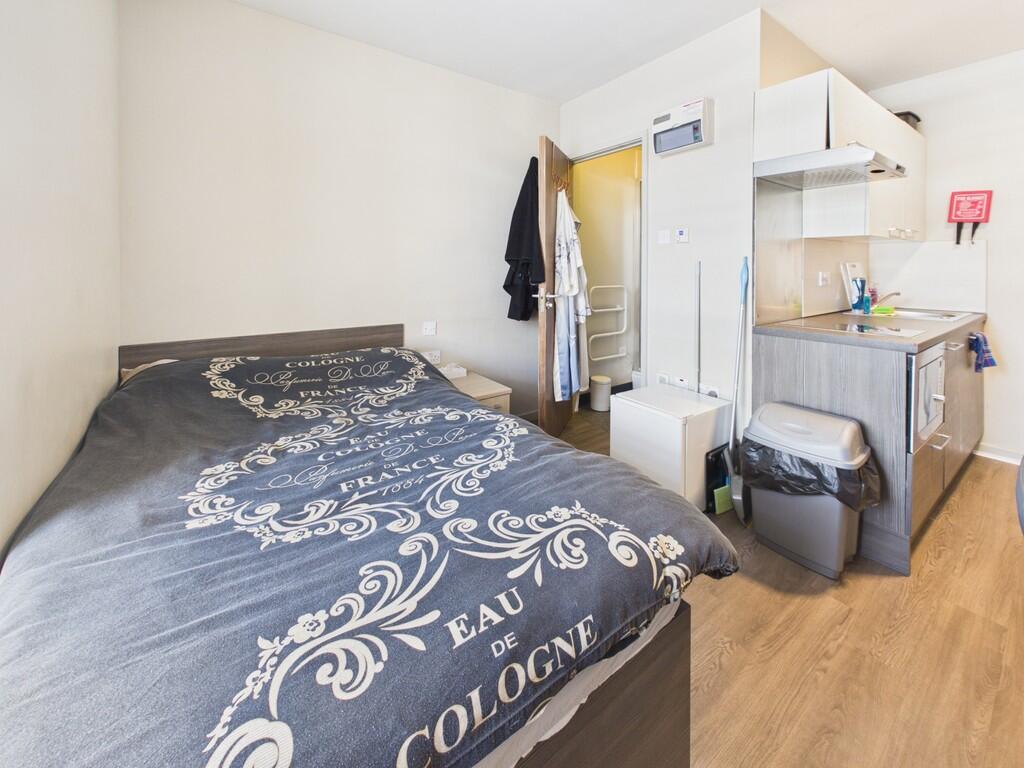 Apartment in Plymouth - More